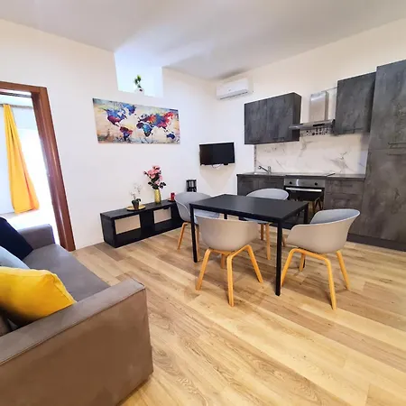 Апартаменты Luxury Flat In Center By The Sea Бари